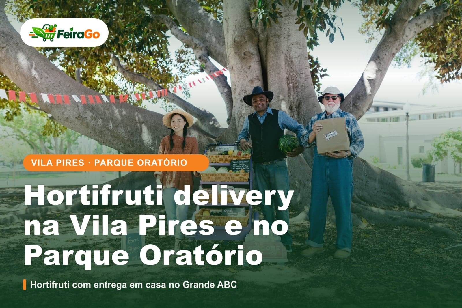 Três pessoas conversam sob uma árvore grande, ao lado de um carrinho com caixas de produtos